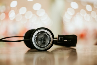 携帯電話を車のオーディオBluetoothに接続する方法