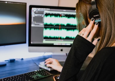 携帯電話を車のオーディオBluetoothに接続する方法
