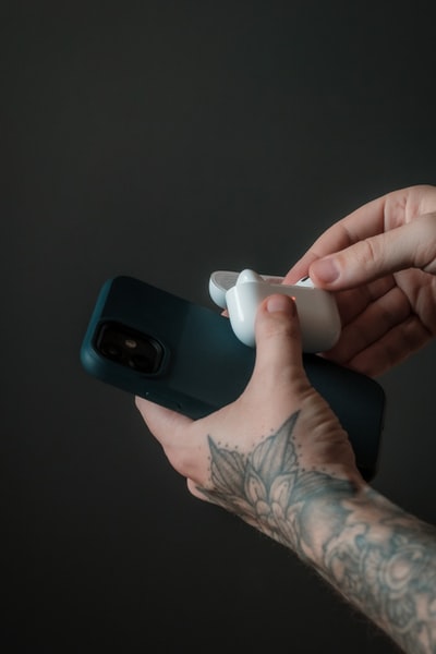 携帯電話を車のオーディオBluetoothに接続する方法